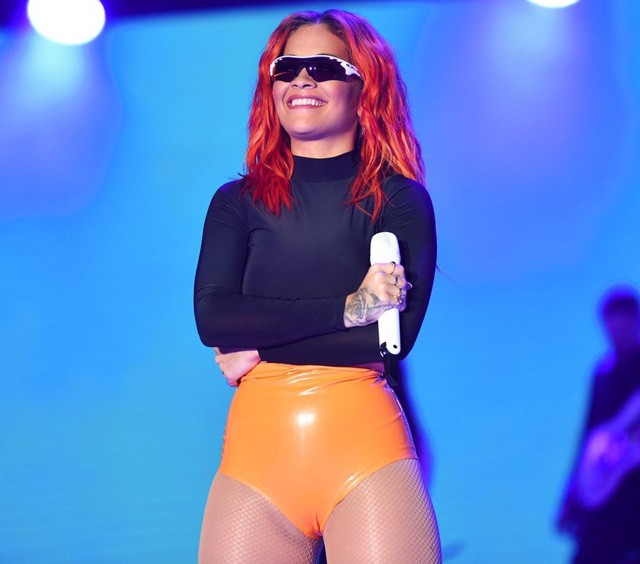 Rita Ora gatyája nagyon bevág