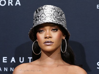 Jajj ne: Rihanna megmutatta, melyik szemüveg lesz trendi 2019-ben