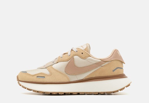 2024 stílusikonja Dakota Johnson, még a sneaker divatot is ő diktálja idén