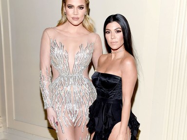 Kourtney Kardashian a világ leghülyébb ruhájában