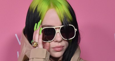 Billie Eilish kabátján akkora zsebek vannak, mint a feje kétszer