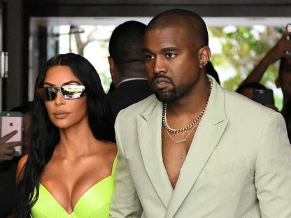 Kim Kardashiant ezzel a 60 millió forint értékű kocsival lepte meg férje. Mert miért ne?