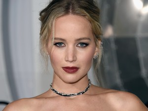 Vajon miben sántikál Jennifer Lawrence?