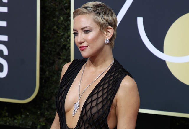 Kate Hudson dekoltázsa a Golden Globe-on