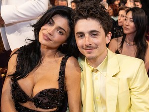 Végre! Kylie Jenner és Timothée Chalamet együtt léptek a vörös szőnyegre, le sem tudták egymásról venni a kezüket