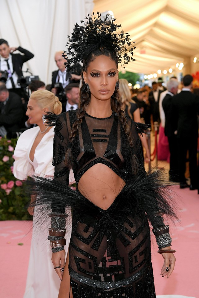 Égigérő szempillák, szivárványszínek és ragyogó bőr - Ezek voltak a Met gála legfantasztikusabb sminkjei!