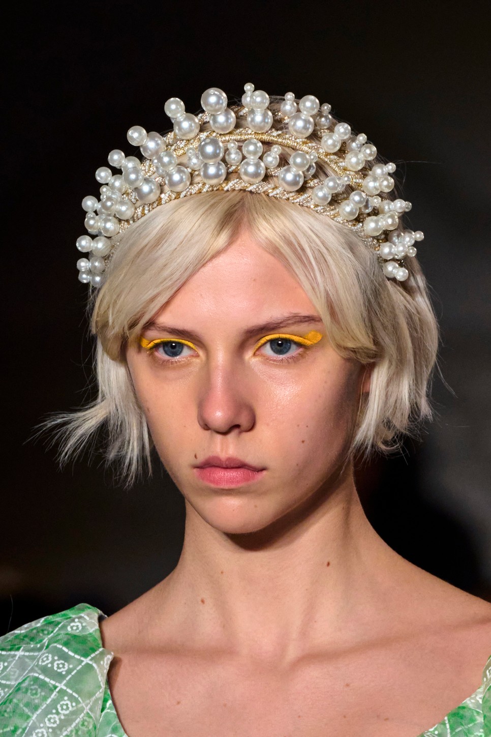 Paul & Joe fennkölt és magasztos hajdísze első látásra szerelem