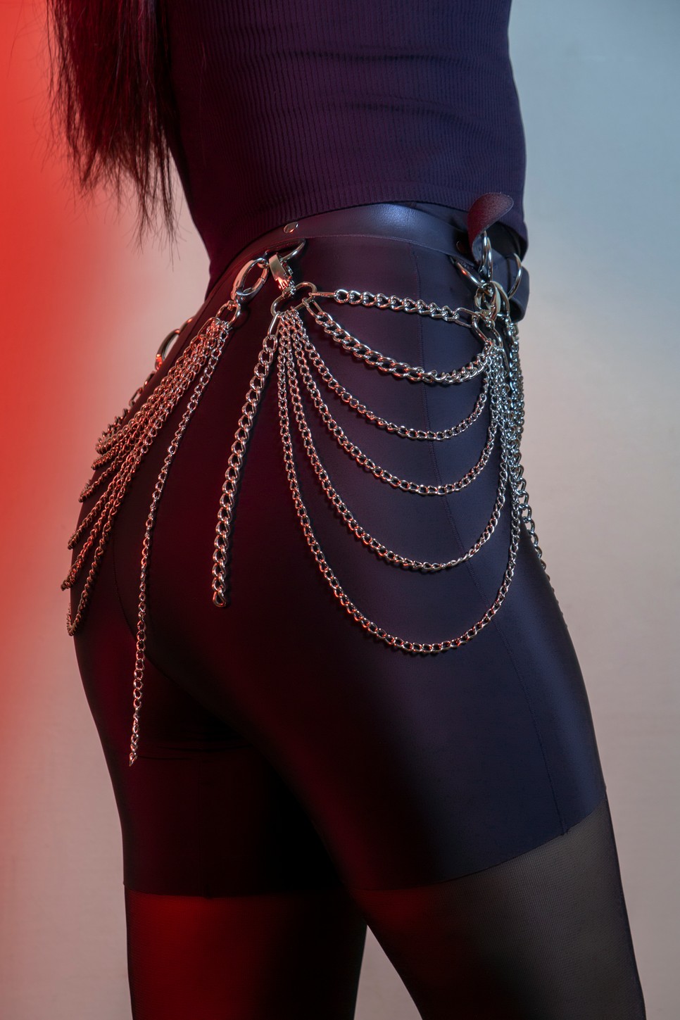 Újrahasznosított bőr kiegészítők és romantikus kötött darabok – ismerd meg Kain Eszter divattervezőt