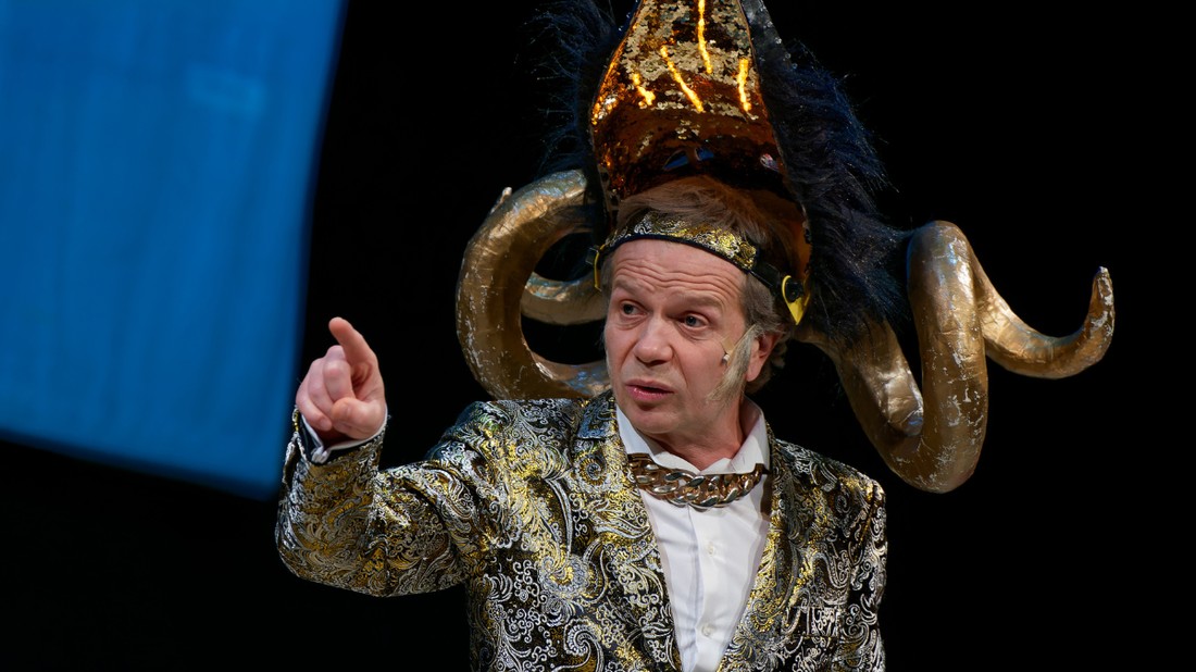 Pintér Béla társulatának előadásain mindenki megtalálhatja a számításait