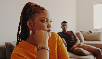 Mi történik, amikor a kapcsolatot nem óriási hibák, hanem apró elhallgatások kezdik ki?