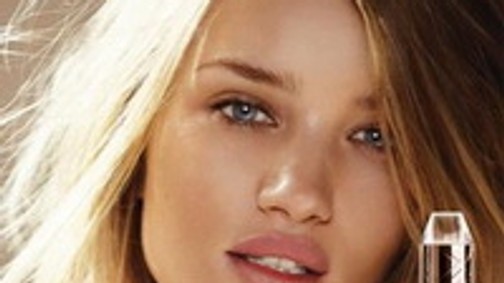 Burberry Body: Testet öltött az illat