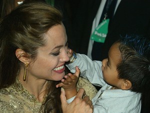 10 kép, ami bebizonyítja, hogy Angelina Jolie-nak tényleg különleges kapcsolata vagy a gyerekekkel