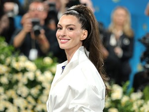 Anne Hathaway férfiingje mindent vitt, Madonna öltönyben mutatta meg, ki az este úrnője - ezek a sztárok értelmezték legmerészebben az idei Met-gála tematikáját