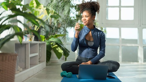 Ez a népszerű ital veszélyesebb is lehet, mint a cukros üdítők, pedig sokan egészségesnek hiszik