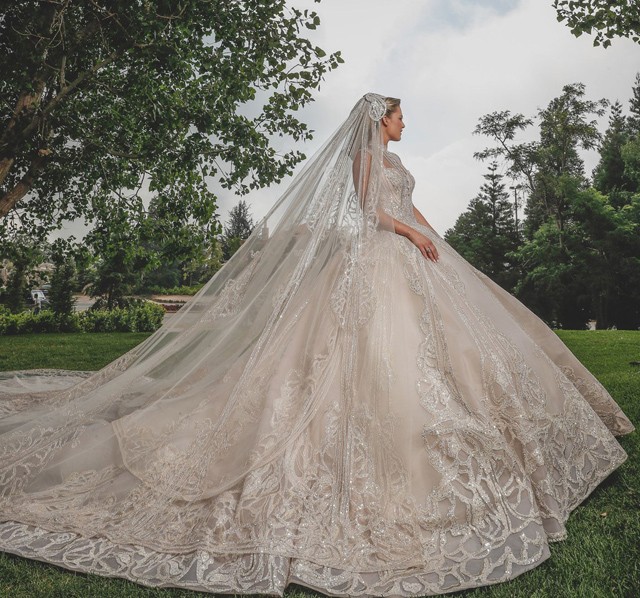 Ilyen káprázatos menyasszony leszel, ha a világ egyik leghíresebb divattervezője lesz az apósod