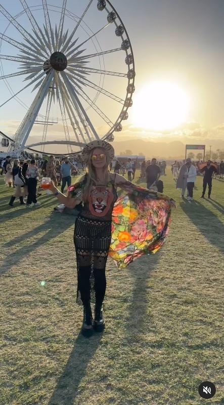 Heidi Klum meztelenruhában bulizik