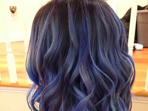 Itt az új hajőrület: fesd ásványszínűre a tincseidet!