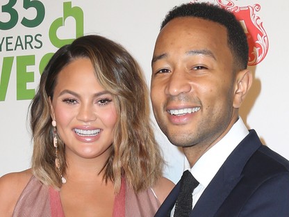 Chrissy Teigen bemutatta alig egyhetes kisfiát és a nevét is elárulta