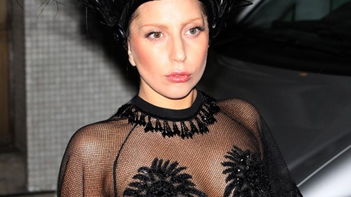 Lady Gaga mellvillantással elsőzött!