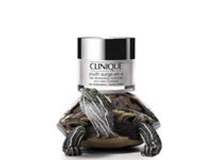 ÚJ CLINIQUE <br>YOUTH SURGE SPF 15<br>AGE DECELERATING MOISTURIZER