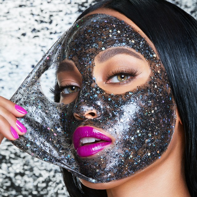 Ez aztán glamúr! Ápold arcbőröd csillámmaszkkal!