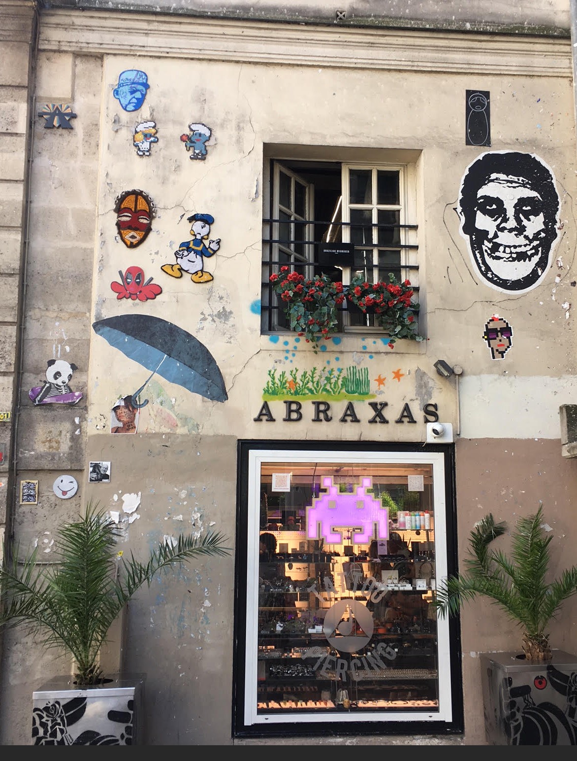 Fedezd fel Párizst biciklin – a Szajna-parton kerekezve, a Marais macskaköves utcáin át, egészen a Montmartre-ig és a Diadalívig. A város legszebb pontjai egyetlen túrával bejárhatók – és közben még az Eiffel-toronyban is gyönyörködhetsz Fotó: Mihálkovics Edina