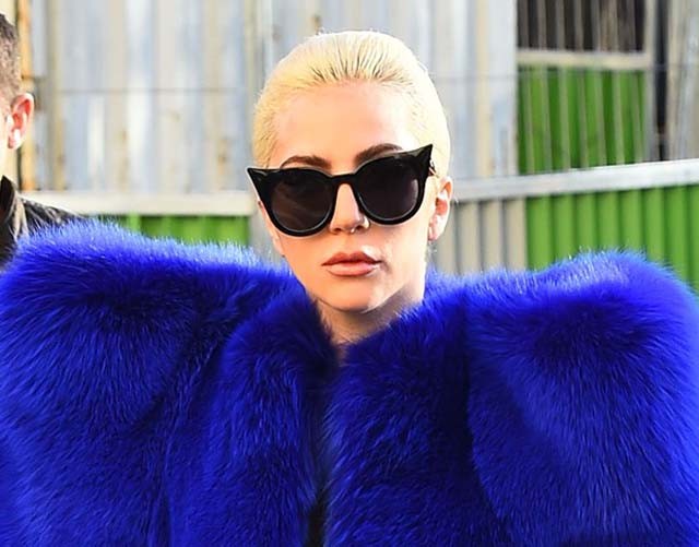 Lady Gaga holdjáró cipőben
