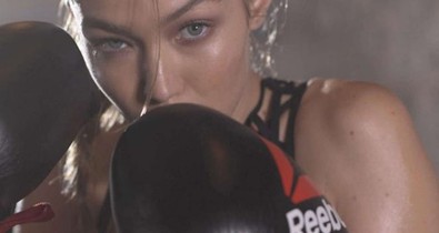 Mindenki a sztármodell anyajegyeit ünnepli