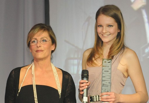 Rúzsa Magdi pucérruhában, Palvin Barbara kis piros szettben ragyogott - Íme a GLAMOUR Women of the Year gála történetének legmesésebb ruhái