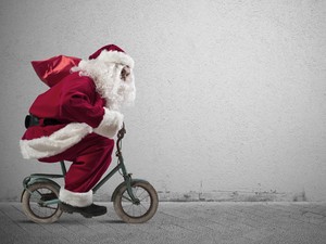 Megható kezdeményezés: Két keréken érkezik karácsonykor a segítség