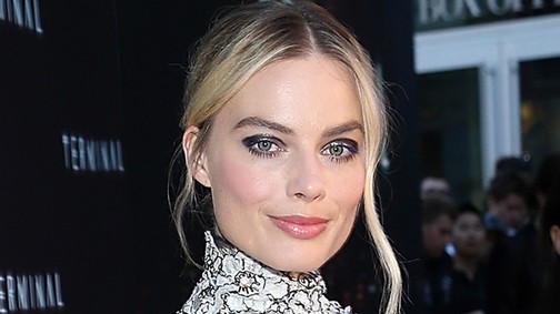 Margot Robbie cuki és szexi egyszerre ebben a szettben