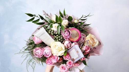 Bőrápolás érett bőrre ‒ találd meg a tökéletes ajándékot anyák napjára a FOREO-val!