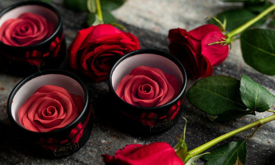 Különleges marcipánrózsa.