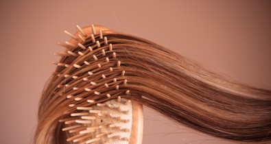 Őszi hajhullás: mi áll a hátterében és hogyan kezelhető?
