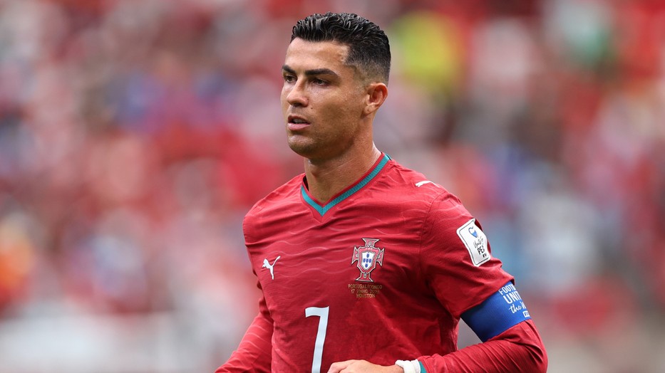Cristiano Ronaldo frizuráját és arcbőrét is alapos kezelésbe vették a vb-szezon kamerakész megjelenése érdekében
