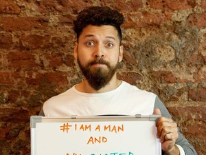 "Férfi vagyok, és a barátnőm jobban vezet, mint én" - ezek a pasik segítenek az előítéletek leküzdésében