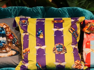 Magyarok tervezték a világ legdrágább díszpárnáját, egy luxusikon született