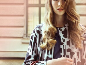 Élénk színek, nőies sziluettek, könnyedség az ENIHORN új kollekciójában