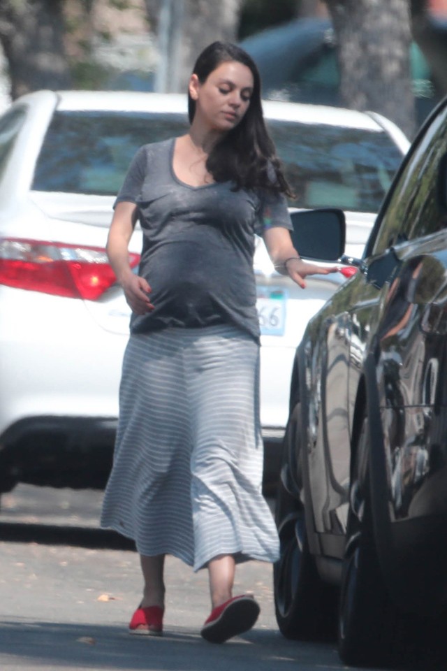 mila kunis terhes, ashton kutcher, mila kunis hasa, paparazzi fotok