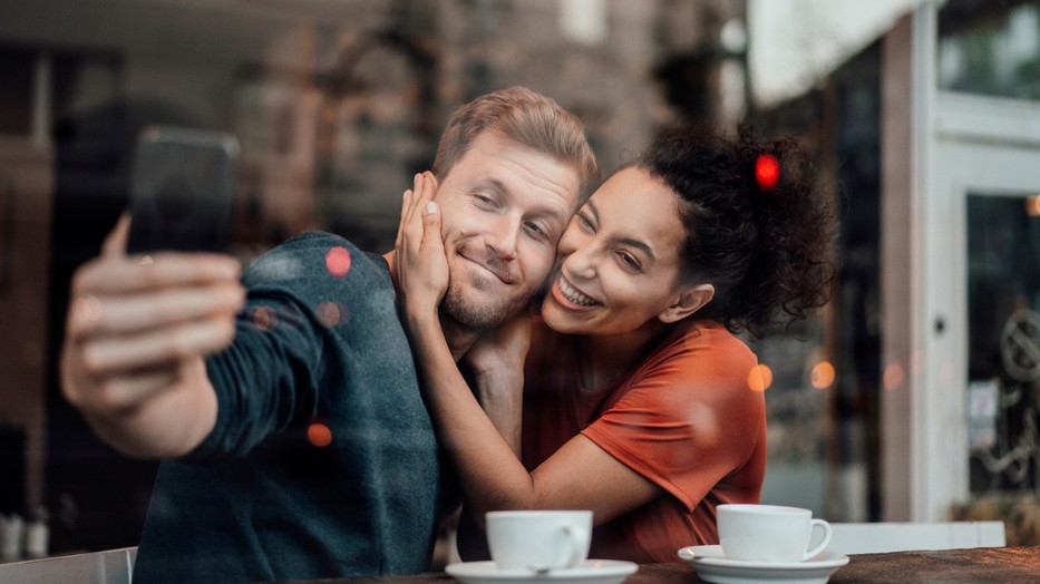 Kapcsolat valakivel, aki szerinted dögösebb? Naná!