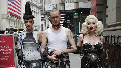 A szörnyű valóságról szólt a Balenciaga Resort 2023 kollekció - És egy Adidas kollaborációról