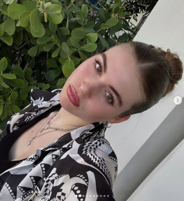 Az Instagramon jelenleg 14 ezren, a TikTokon pedig közel 32 ezren követik. Mindkét platformra rendszeresen posztol tartalmakat a mindennapjairól.