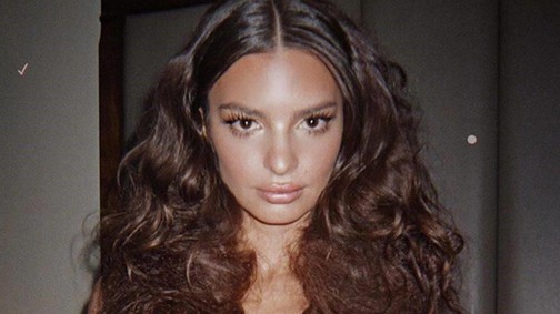 Emily Ratajkowski pucér képével egy nagyon fontos dolgot üzent