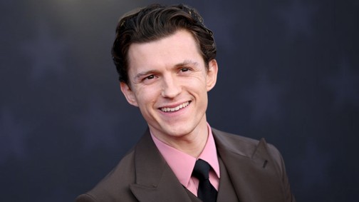 Ez a helyes fiú itt Tom Holland öccse: mintha két tojást látnánk