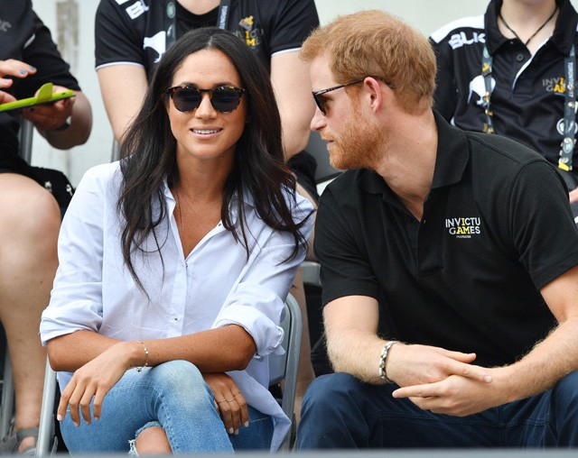 Hoppá! Meghan Markle felrúgta a királyi család karácsonyi hagyományát!