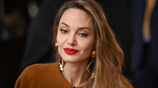Angelina Jolie cipője telitalálat, ami bárhol megállja a helyét