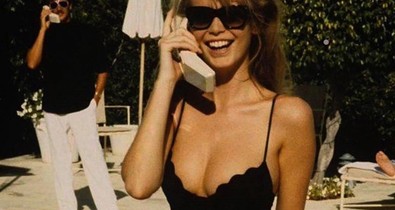 Ilyen most bikiniben a 48 éves Claudia Schiffer, de HOGY lehet ez?