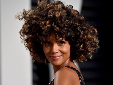 Az 50 éves Halle Berry megint olyat posztolt az Instagramra, hogy levegőt se kapunk