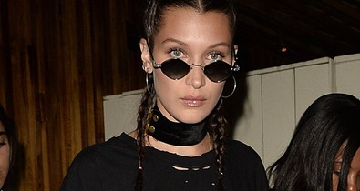 Új trend! Oversize póló és combközépig érő csizma