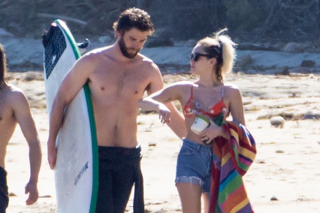 Miley Cyrus Liam Hemsworth tengerpart